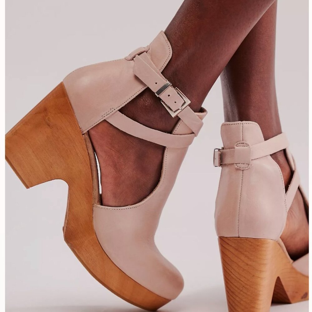 Free People Cedar Clog heels Blush Antique size 8